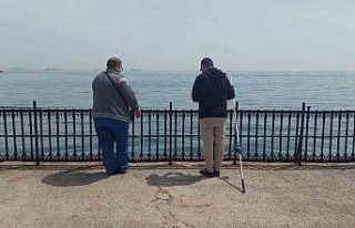 Olta balıkçıları hem stres attı hem de balık...