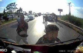 Önünü kesip araçtan indiler, eşi ve çocuğunun...