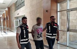 Operatör kıyafeti ile baz istasyonlarına girip...