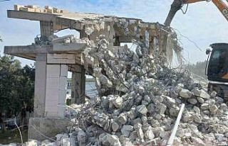 Ortakent-Yahşi sahilindeki son iskele sökülüyor