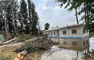 Osmaniye’de sağanak yağmur sonrası kanal taştı,...