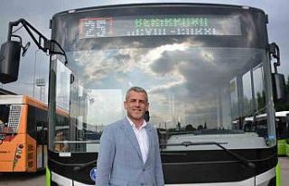 Otobüsün üzerine çıkıp duvardaki kediyi kurtaran...