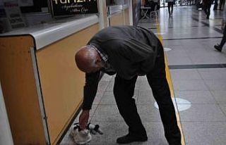 Otogarı mesken edinen ’Paslak’ yazıhanenin maskotu...