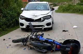 Otomobil ile motosiklet çarpıştı: 2 yaralı