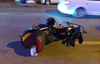 Otomobil sürücüsü kuryeye çarpıp kaçtı