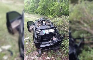 Otomobil yoldan çıkıp ağaca çarptı: 1 ölü,...