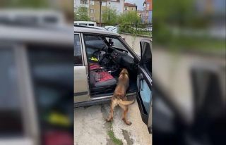 Otomobildeki uyuşturucu zulası "Ceku"...