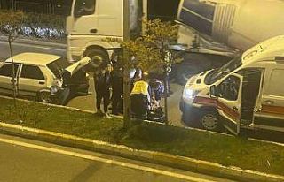 Otomobile arkadan çarptı, 1 yaralı