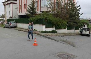 Otomobille hafif ticari çarpıştı: 2 kişi yaralandı