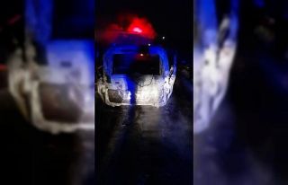 Otoyolda hafif ticari araç yandı