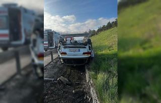 Otoyolda takla attı, yoldan çıktı