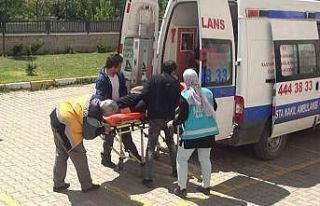 Oy kullanmak için sedye ve tekerlekli sandalyelerle...