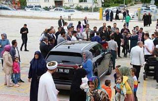 Oy kullanmaya geldiler, TOGG’u görünce cep telefonlarına...