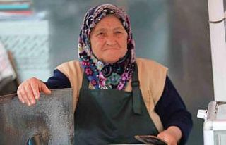 (Özel) 40 yıl önce geçtiği tezgahın başında...