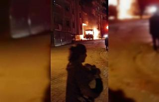 Park halindeki araç alev alev yandı