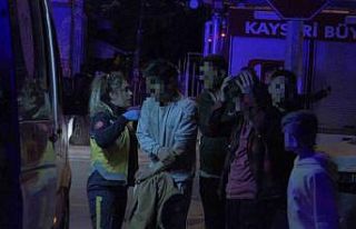 Park halindeki otomobilde patlama: 3 yaralı