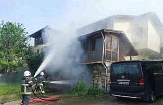 Patlayan akü otomobili demir yığınına döndürdü,...