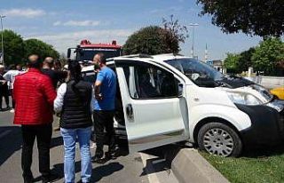 Pendik’te 2 araç çarpıştı: 1’i bebek 4 yaralı
