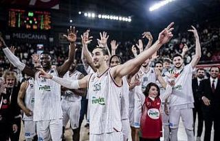 Pınar Karşıyaka, çok atıyor çok yiyor