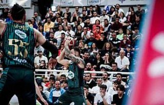 Pınar Karşıyaka, deplasmanda zorlanıyor