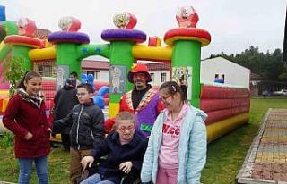 Polis ekipleri özel ve engelli bireylere unutulmaz...