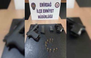 Polis kahvehanede yaptığı aramada 2 ruhsatsız...