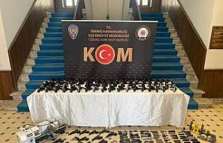 Polisin yakaladığı silah taciri çıkarıldığı...