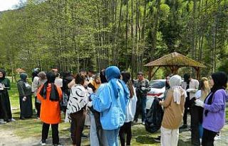 Posof’ta öğrenciler çevre temizliğine çıktı