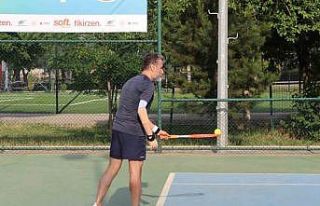 Raketi alan Batmanlılar tenis turnuvasında kapıştı
