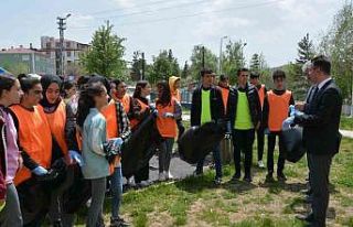 Refahiye’de liseli öğrencilerden çevre duyarlılığı