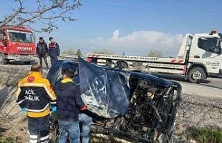 Refüje girip 50 metre sürüklenen otomobilde 1 kişi...