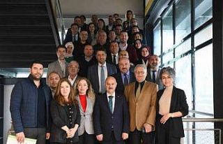 Rektör Sözbir iç değerlendirme ekibiyle bir araya...