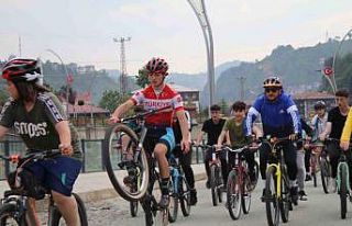 Rize’de bisiklet turu renkli görüntülere sahne...