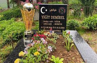 Rizespor’un şampiyonluk kupası minik Demirel’in...