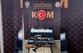 Ruhsatsız silahlar ele geçirildi, 2 şüpheli gözaltına...