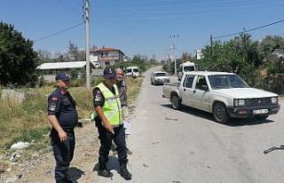 Rus turistlerin içerisinde bulunduğu otomobil kamyonetle...