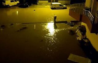 Sağanak yağış Mersin’de hayatı olumsuz etkiledi