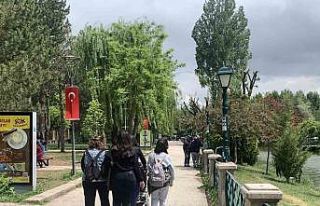 Sağanaktan dolayı tatilde parklar boş kaldı