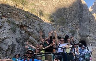 Sakin şehir Kemaliye, yaz aylarında ilçe nüfusunun...