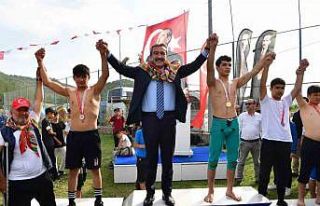 Salbaş’ta başpehlivan Mehmet Çelebi oldu