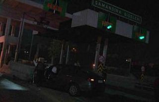 Samandıra gişelerde araç bariyere çarptı: 1 yaralı