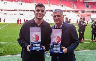 Şampiyon Samsunspor’a taraftarlardan ödül