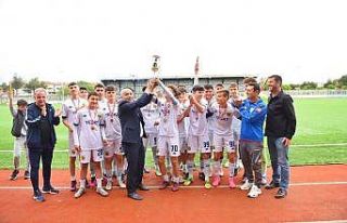 Şampiyon Yenişehir Belediyespor