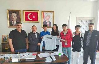 Şampiyonlar ödüllendirildi