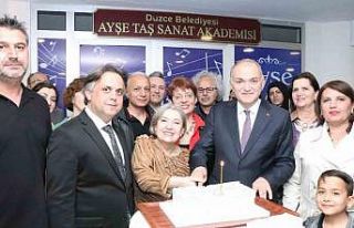 Sanat akademisinin resmi açılışını yaptı