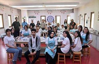 "Sanata Dönüşen Motifler" projesi Türk...