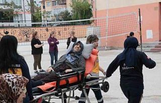 Sandığa sedye ile taşındı