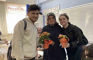 Sandık başında Anneler Günü sürprizi