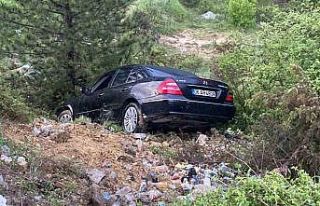 Şarampole yuvarlanan otomobilini bırakıp kayıplara...