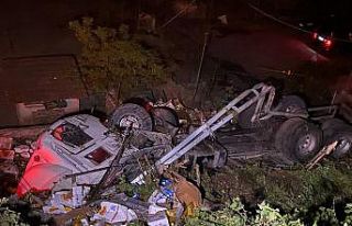 Sarıyer’de kamyon 10 metreden aşağıya uçtu:...